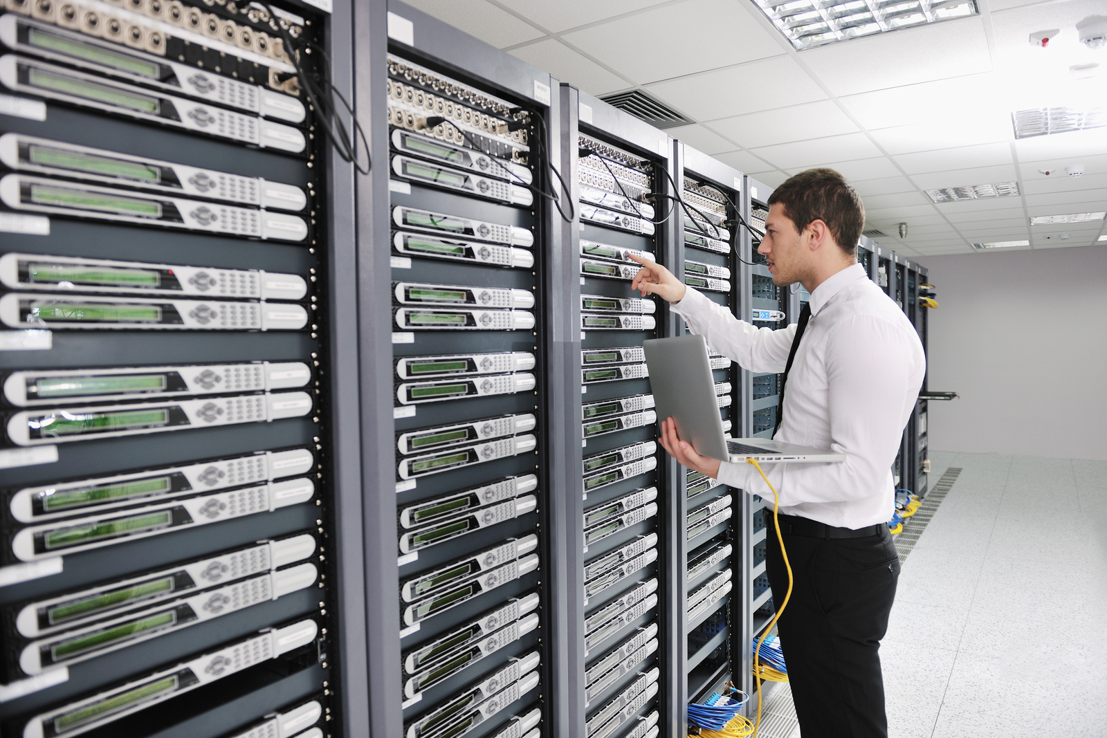 How Data Center Monitoring Keeps Businesses Connected